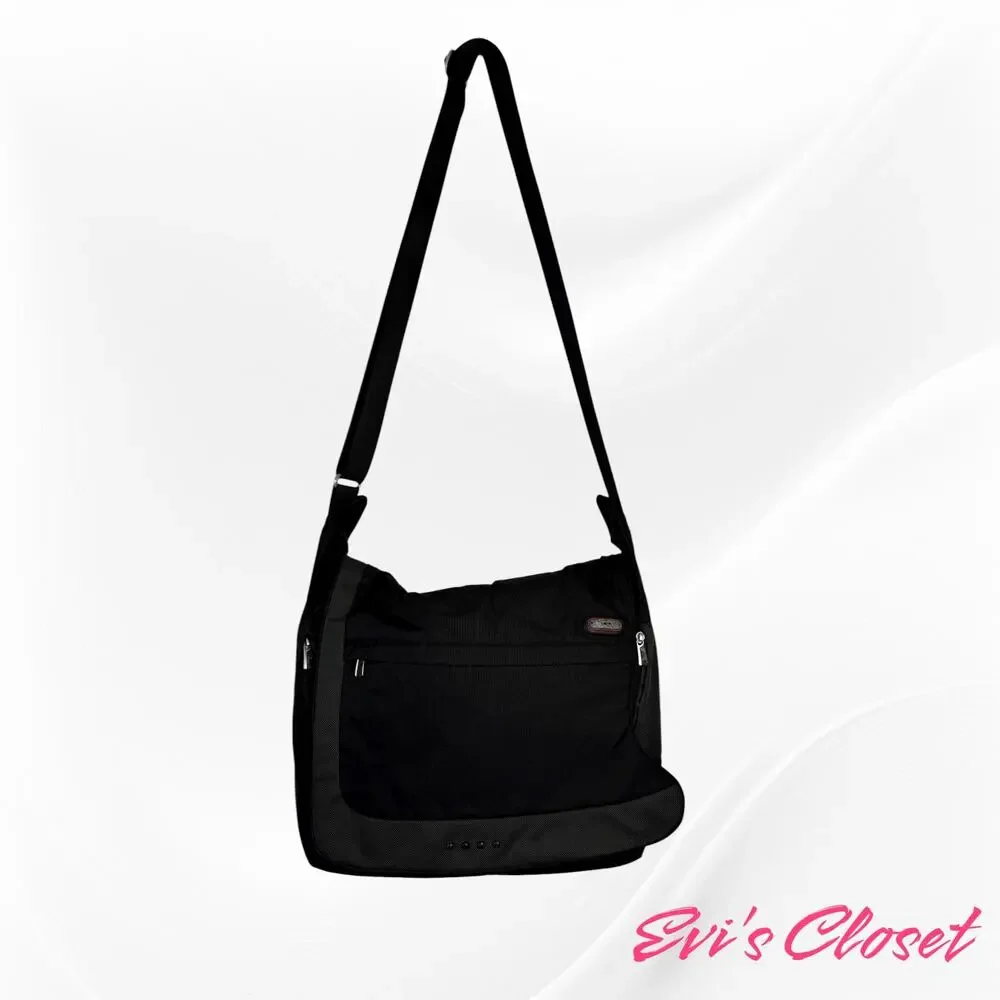 Tumi Init Black Nylon Expandable Messenger Laptop Bag #5112D